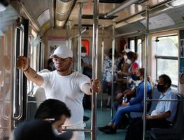 ¿Cómo protegerte del Covid-19 al usar el transporte público?