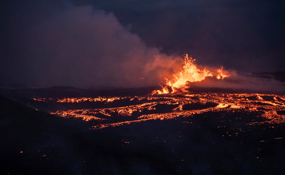 La erupción del volcán Fagradalsfjall en Islandia el 10 de julio de 2023. Foto AP/Marco Di Marco