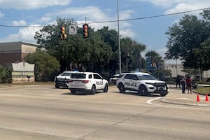 Tiroteo en centro comercial "Baton Rouge" de Luisiana deja 10 heridos; tirador sigue prófugo