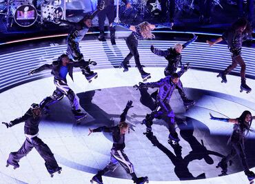 Super Bowl. Usher desata MEMES en su show con patines y sin Justin Bieber