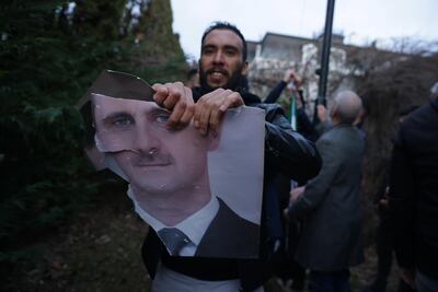 Sirios desplazados por la guerra festejan la caída de Al Asad: "Finalmente puedo volver a casa"