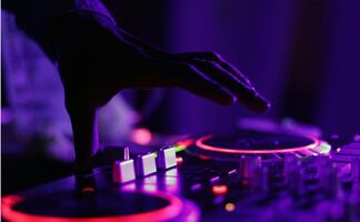 Disparan contra “party bus” en San Francisco; hay dos muertos