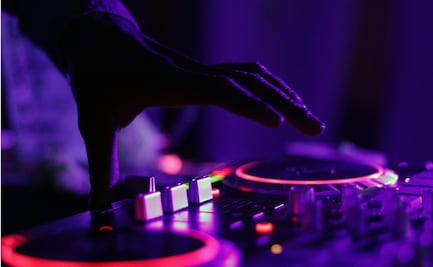 Disparan contra “party bus” en San Francisco; hay dos muertos