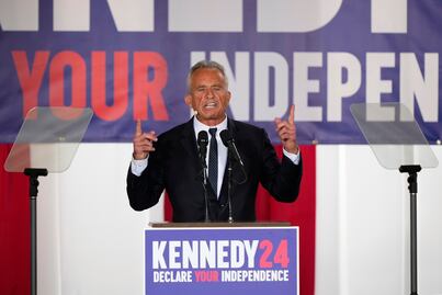 Robert F. Kennedy Jr. dice que suspenderá campaña a la presidencia y respalda a Trump
