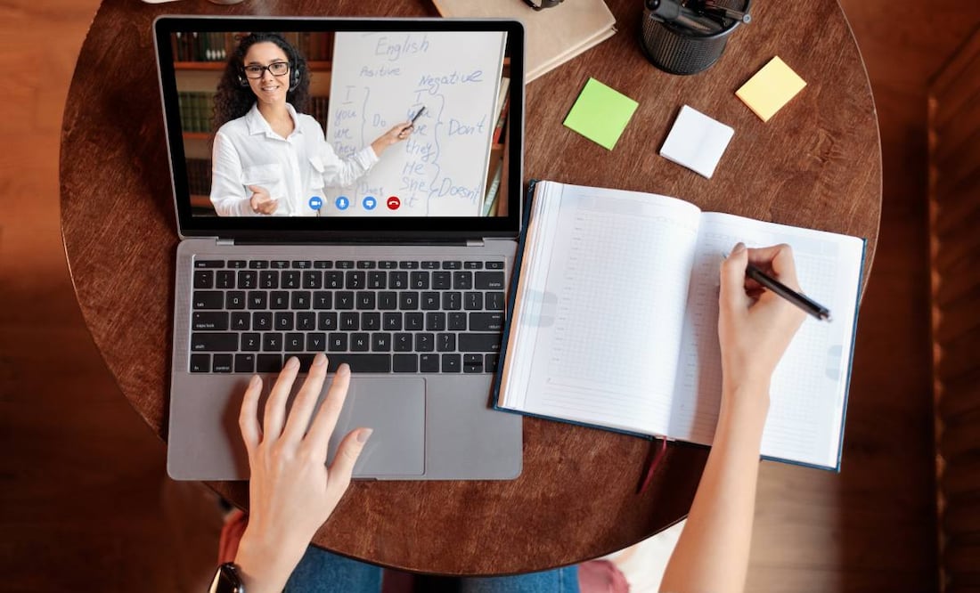 UNAM Los Ángeles curso de inglés para preparar el examen TOEFL. Foto: iStock / Prostock-Studio