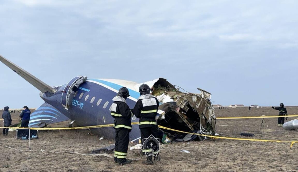 Zelenski pide una "investigación exhaustiva" sobre el accidente de avión de Azerbaijan Airlines. Foto: EFE