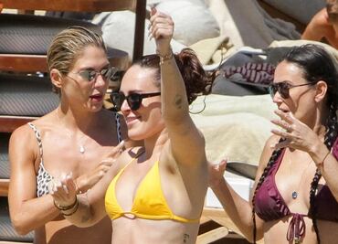 Demi Moore y su hija sorprenden con 'bikini body' en playa de Grecia