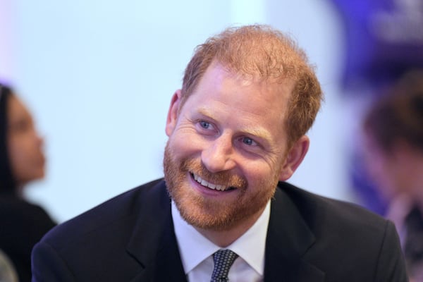 Príncipe Harry revela que cayó en depresión tras dejar la realeza: “Me volví inútil en casa”