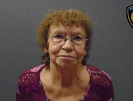 Anciana golpea a su novio con un martillo por dejar la televisión encendida