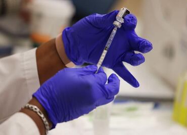 Estados Unidos retira recomendación de vacuna COVID-19 para niños y embarazadas: ¿por qué cambió de postura?