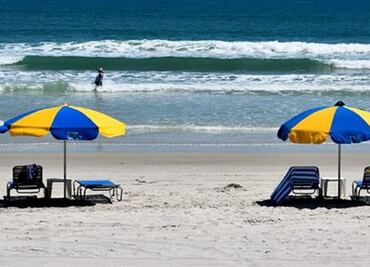 Sombrilla sale volando y se clava sobre niño en playa de Massachusetts