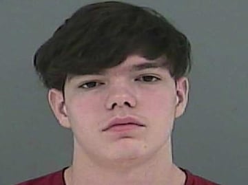 Acusan a adolescente de matar a su mamá en EU por quitarle el celular