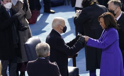 Kamala Harris hace historia al jurar como vicepresidenta de EU