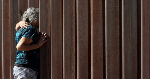 Cancelan abrazo migrante en frontera por negativa de autoridades