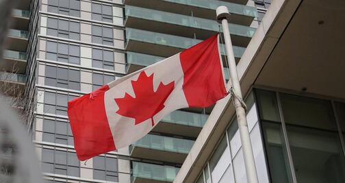 ¿Quién puede solicitar un permiso de trabajo abierto en Canadá?