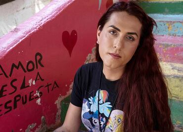 Mexicana trans ayuda a migrantes a cruzar legalmente la frontera