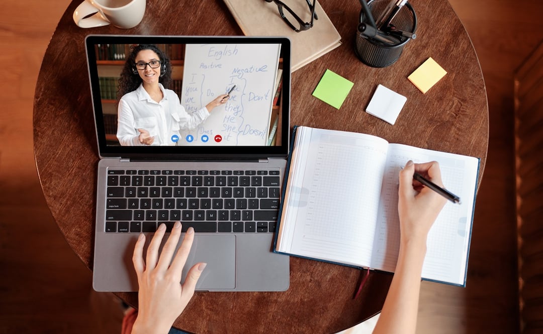 UNAM Los Ángeles abre curso de pronunciación del inglés en línea; aquí cómo inscribirte. Foto: iStock-Prostock-Studio