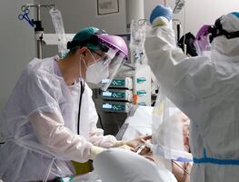 Covid-19: ¿Qué tratamientos funcionan y cuáles no, según Harvard?