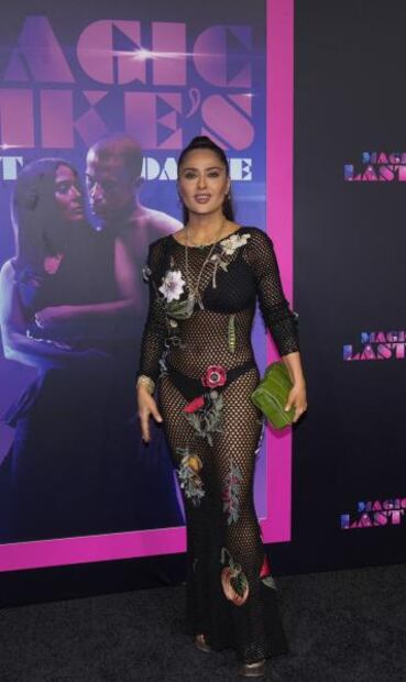 El vestido transparente con el que Salma Hayek lució su lencería en premiere