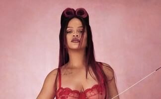 Rihanna modela atrevida en sesión fotográfica con lencería transparente de San Valentín
