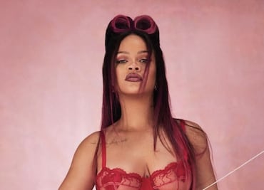 Rihanna modela atrevida en sesión fotográfica con lencería transparente de San Valentín