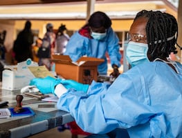 Sudáfrica detecta nueva variante del Covid potencialmente más contagiosa