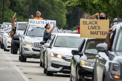 Cortejo fúnebre de centenares de autos llora la muerte de Floyd