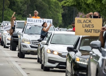 Cortejo fúnebre de centenares de autos llora la muerte de Floyd