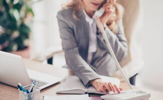 Embajada de EU en México lanza vacante para asistente de viaje con sueldo de $321,000