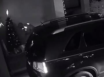 Video. Repartidor de Amazon roba paquete tras simular entrega