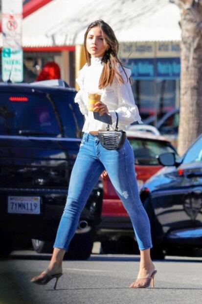 Eiza González impacta con silueta en jeans en West Hollywood