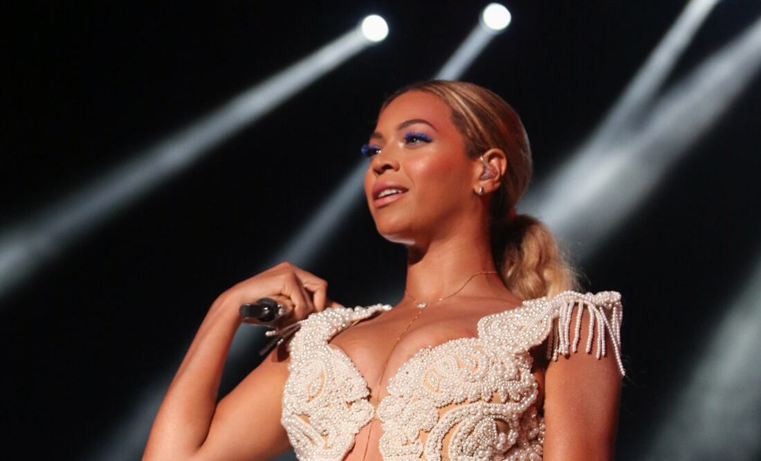 Beyoncé enciende las redes con bustier de diamantes y look de mezclilla. Foto: EFE