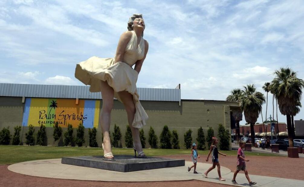 Piden retirar estatua hipersexualizada de Marilyn Monroe por 'misógina'