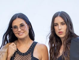 Demi Moore "impacta" con revelador look braless junto a su hija Scout