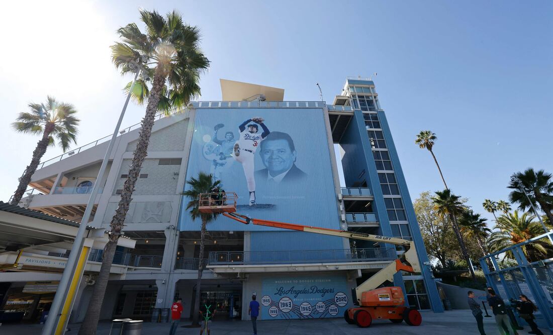 Dodgers rendirán homenaje a Fernando Valenzuela; usarán parche con el número 34 en la Serie Mundial. Kevork Djansezian/Getty Images/AFP