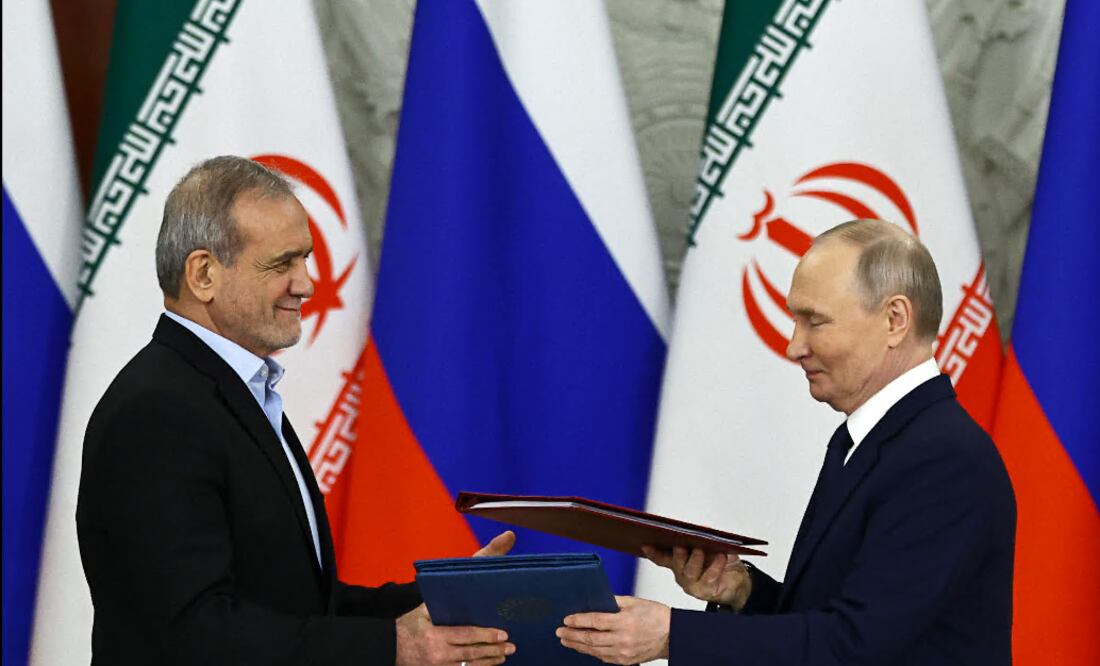 Rusia e Irán refuerzan lazos en defensa y energía; mandan un primer aviso a Trump. EFE/EPA/EVGENIA NOVOZHENINA