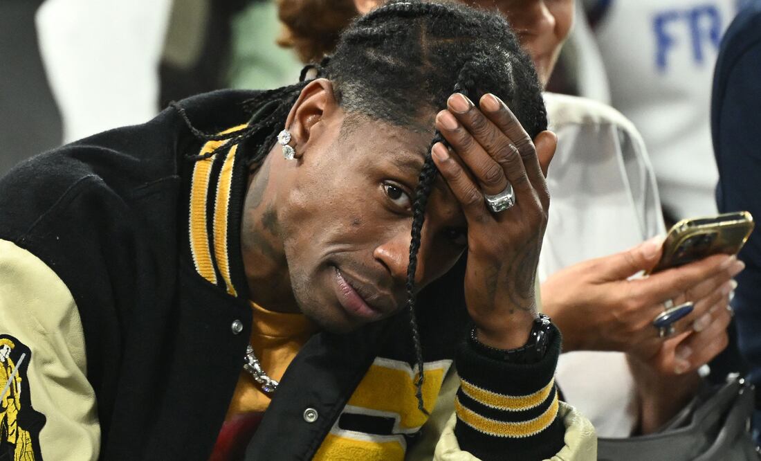 Travis Scott, ex de Kylie Jenner, arrestado en París tras altercado con seguridad en hotel de lujo. VIDEO. (Photo by Aris MESSINIS / AFP)