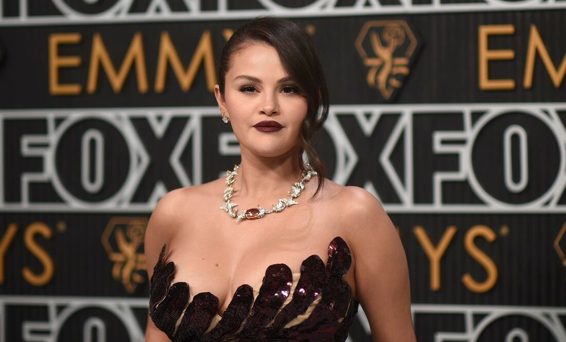 Selena Gomez arrasa en los Emmy con elegante vestido strapless de transparencias. Foto: AP