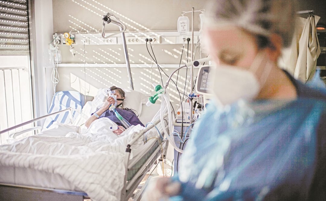 El covid puede infectar las arterias coronarias y aumentar el riesgo de ictus. Foto: EFE