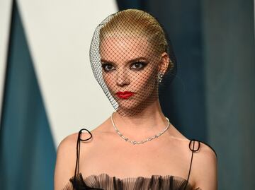 Anya Taylor-Joy luce lujoso vestido transparente en el after party de Vanity Fair