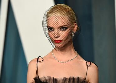 Anya Taylor-Joy luce lujoso vestido transparente en el after party de Vanity Fair