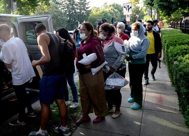 Nueva York abre el centro humanitario más grande construido para inmigrantes