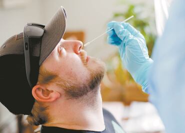 ¿Qué tipo de prueba de Covid se debe llevar al viajar a EU?