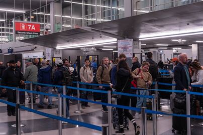 Trump estalla contra los controladores aéreos: amenaza con recortar sueldos