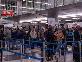 Trump estalla contra los controladores aéreos: amenaza con recortar sueldos