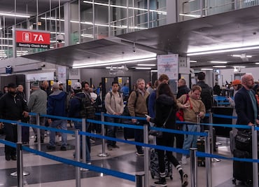 Trump estalla contra los controladores aéreos: amenaza con recortar sueldos