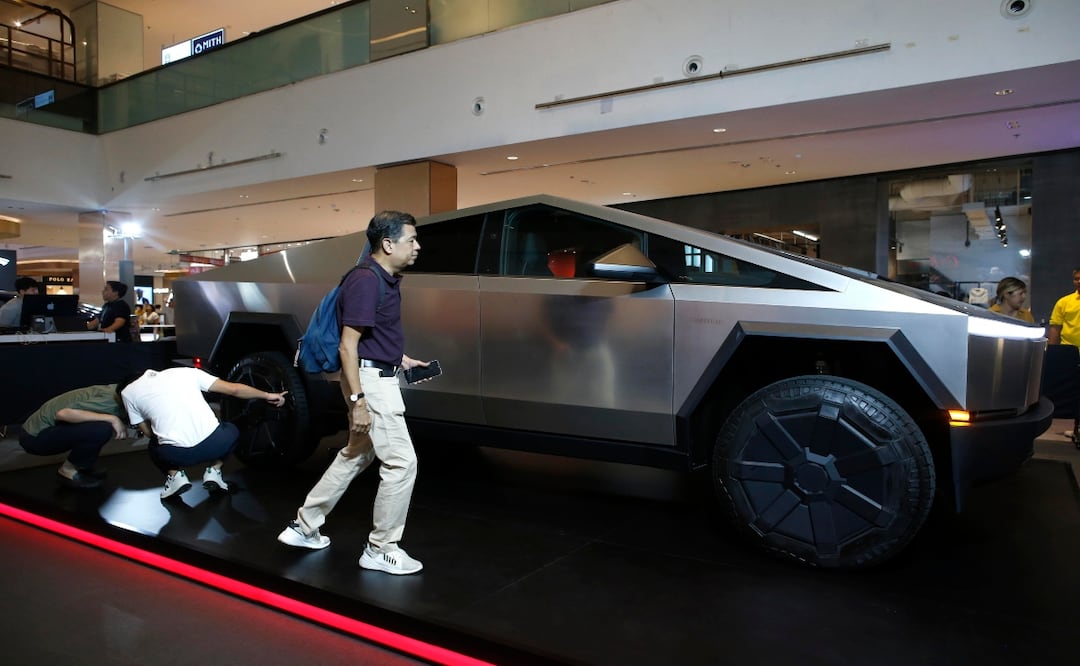 Tesla llama a revisar su Cybertruck por cuarta vez; ¿Qué error presenta? Foto: EFE