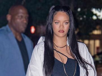 Rihanna 'impacta' con minivestido negro durante cena en Nueva York