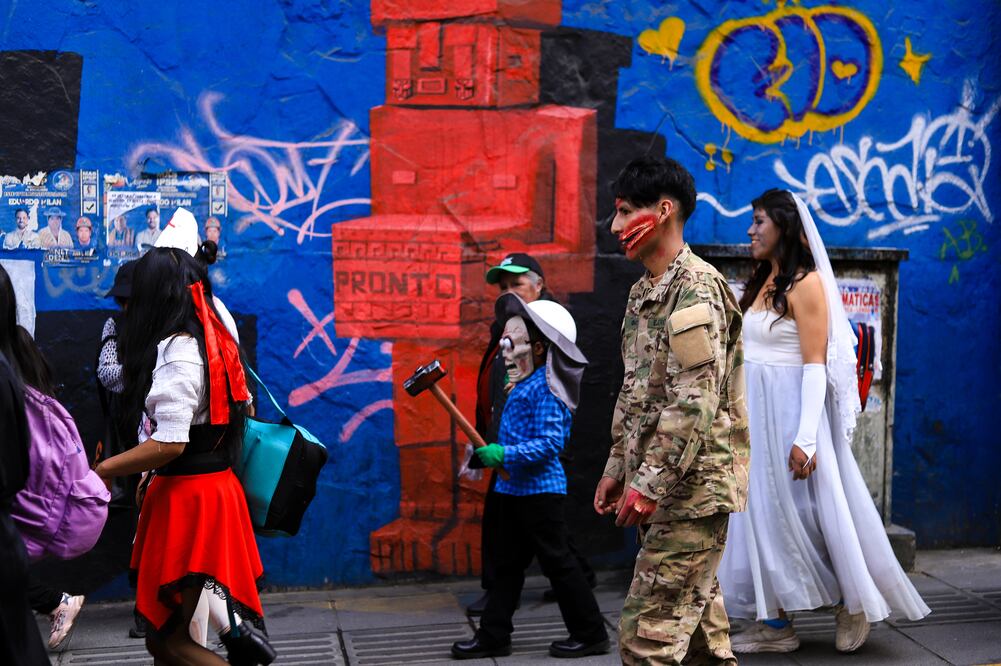 Escándalo en Old Irving Park: niños de Halloween atacados por la Patrulla Fronteriza con gas lacrimógeno. EFE/ Gabriel Márquez