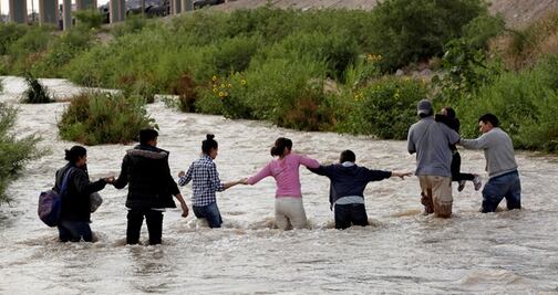 Suman 7 migrantes muertos en frontera con México